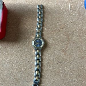 Fossil watch blue face keeps perfect time new battery